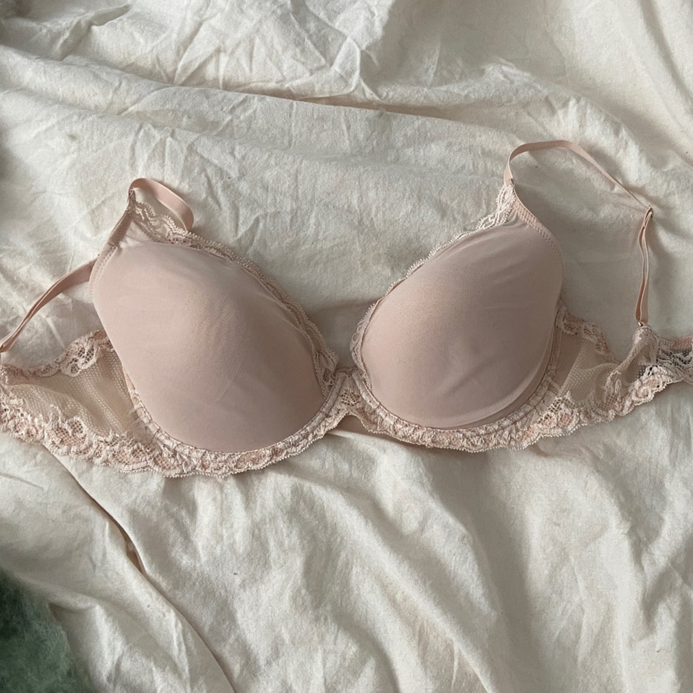 Elegant Natori Lace Trimmed Bra in Blush